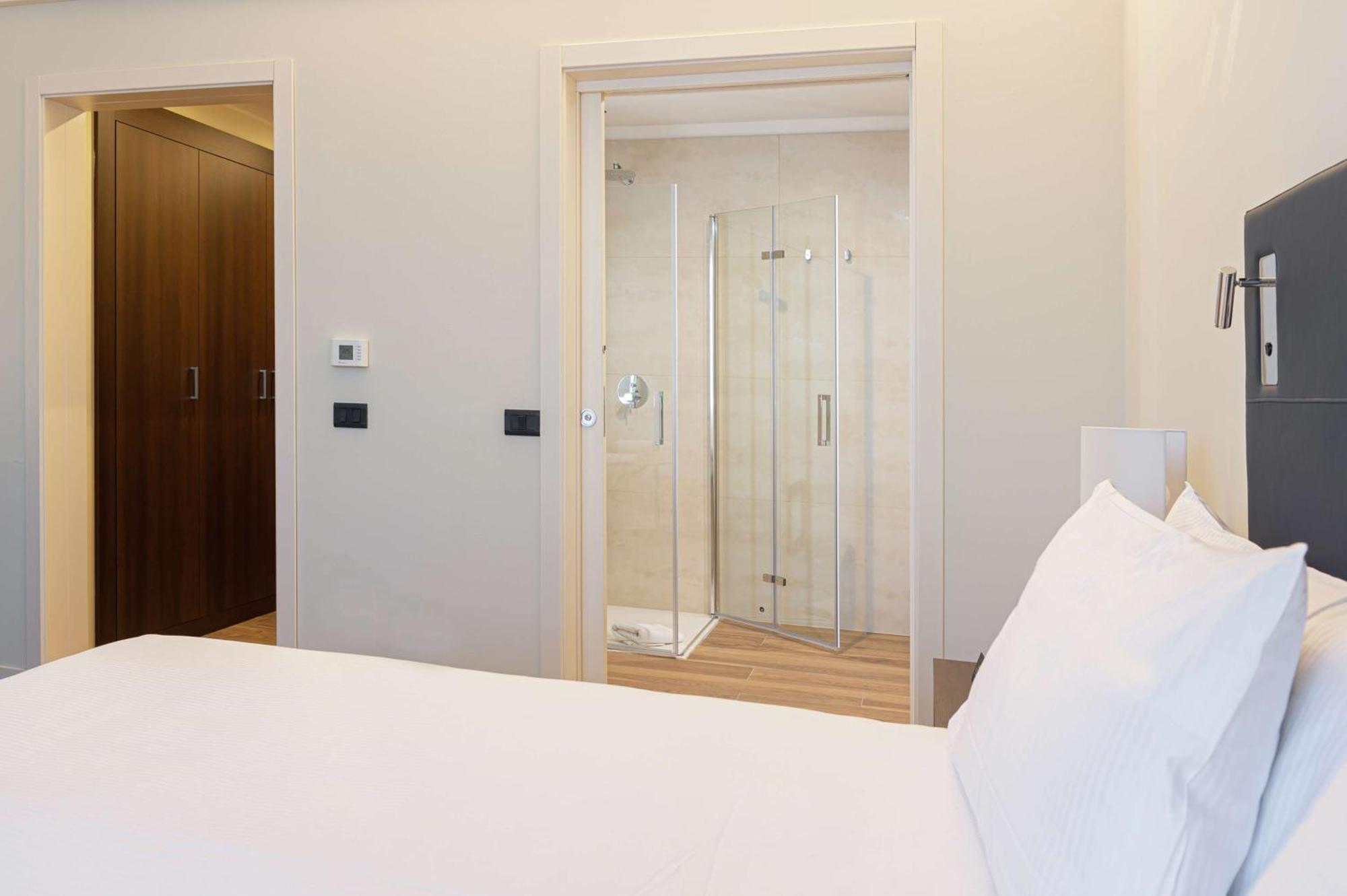 King Room Mobility Accessible,1552458898:JPEG